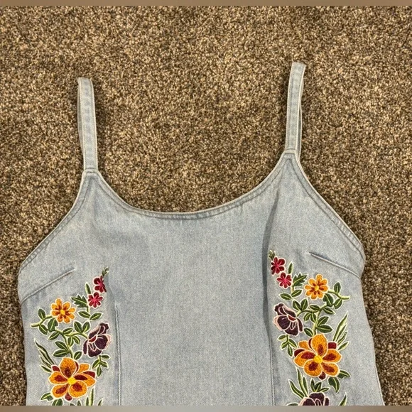 Forever 21: Light Blue Denim Floral Embroidered Women Mini Dress Size Large - Picture 4 of 8